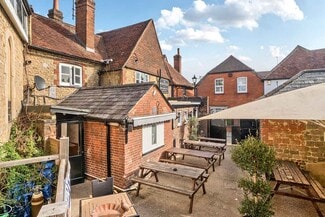Plus de détails pour 41 Rumbolds Hill, Chichester - Local commercial à vendre