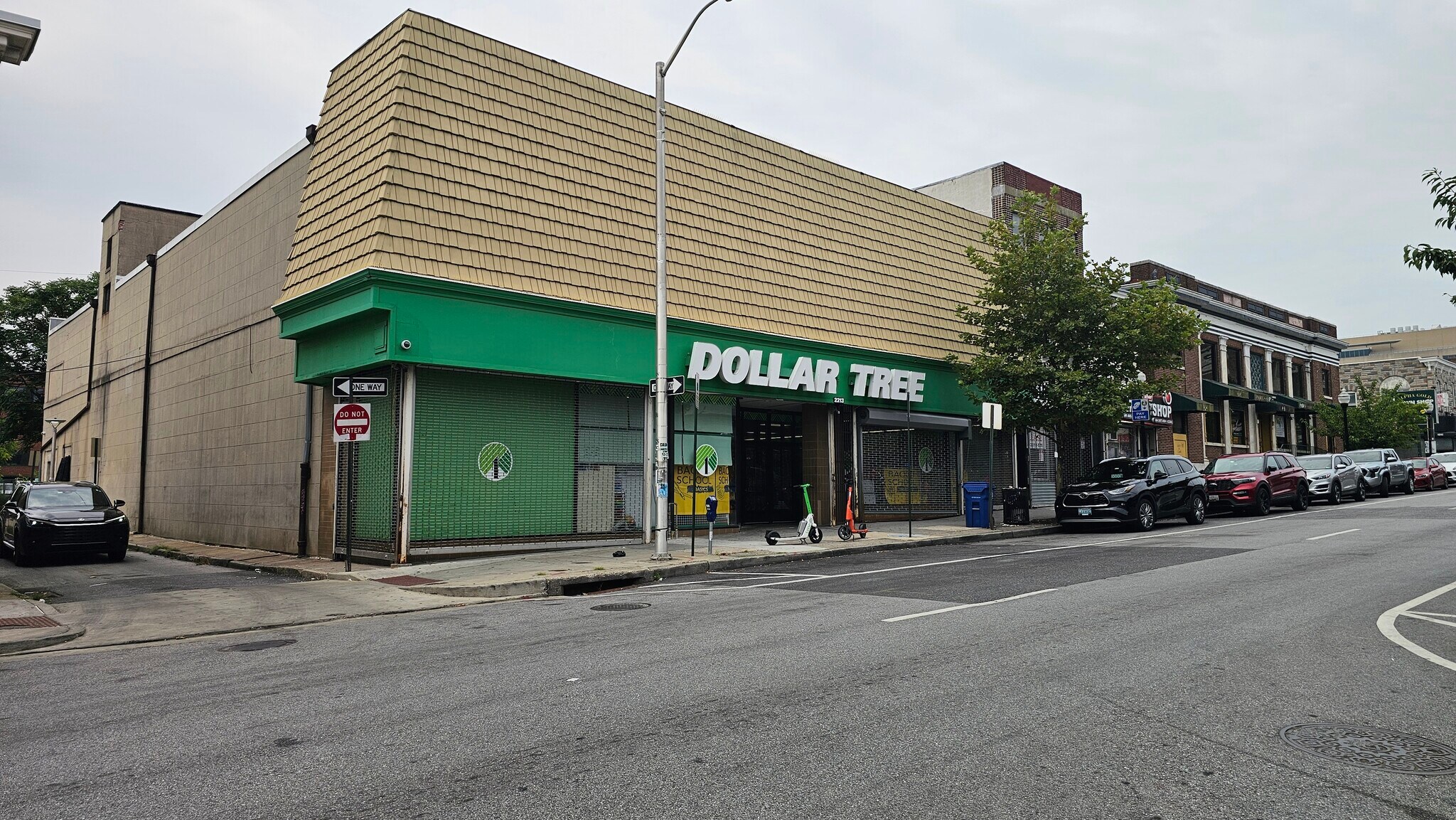 2213 E Monument St, Baltimore, MD à louer Photo de l’immeuble– Image 1 sur 3
