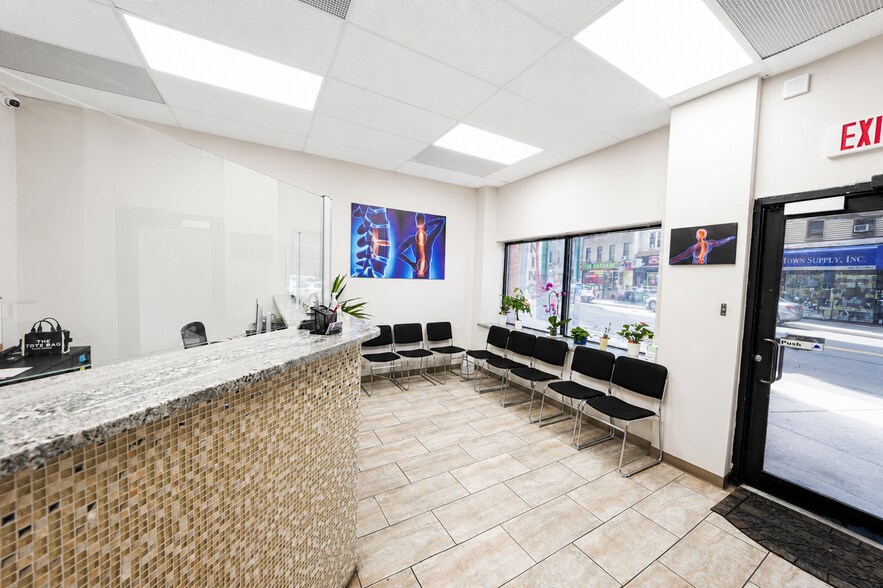10228 Jamaica Ave, Richmond Hill, NY à vendre - Photo de l’immeuble – Image 3 sur 36