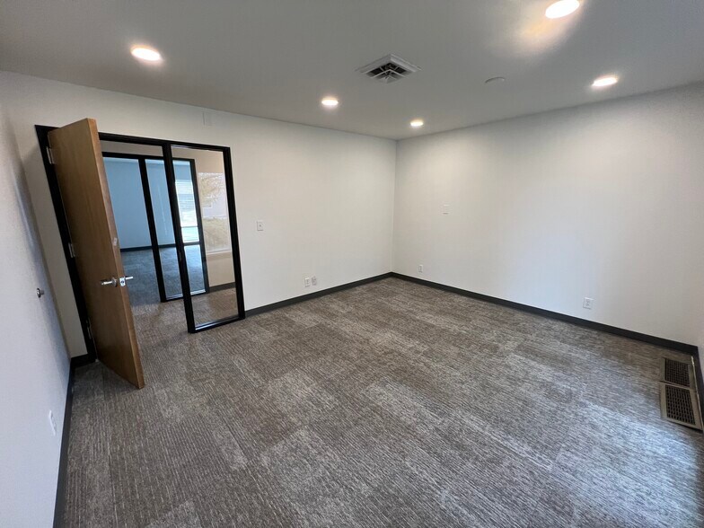 940 N 400 E, North Salt Lake, UT à louer - Photo intérieure – Image 3 sur 15