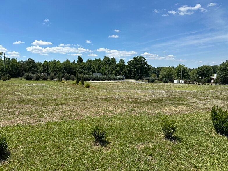 157 Interstate Way, Elkin, NC à vendre - Photo de l’immeuble – Image 3 sur 15