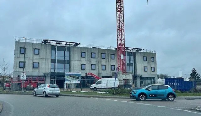 Bureau dans Châtenoy-le-Royal à louer - Photo de l’immeuble – Image 1 sur 9