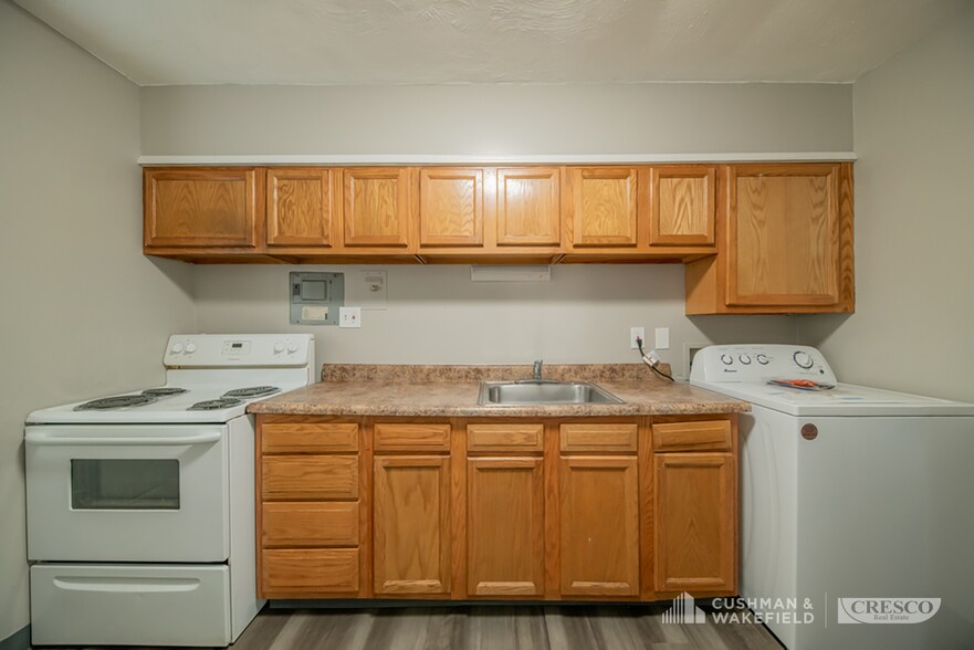 20580 Lorain Rd, Fairview Park, OH à vendre - Photo intérieure – Image 3 sur 29