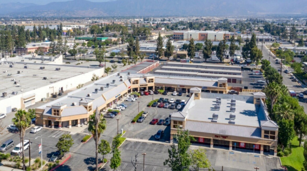 5402-5440 Moreno St, Montclair, CA à louer Photo principale– Image 1 sur 10