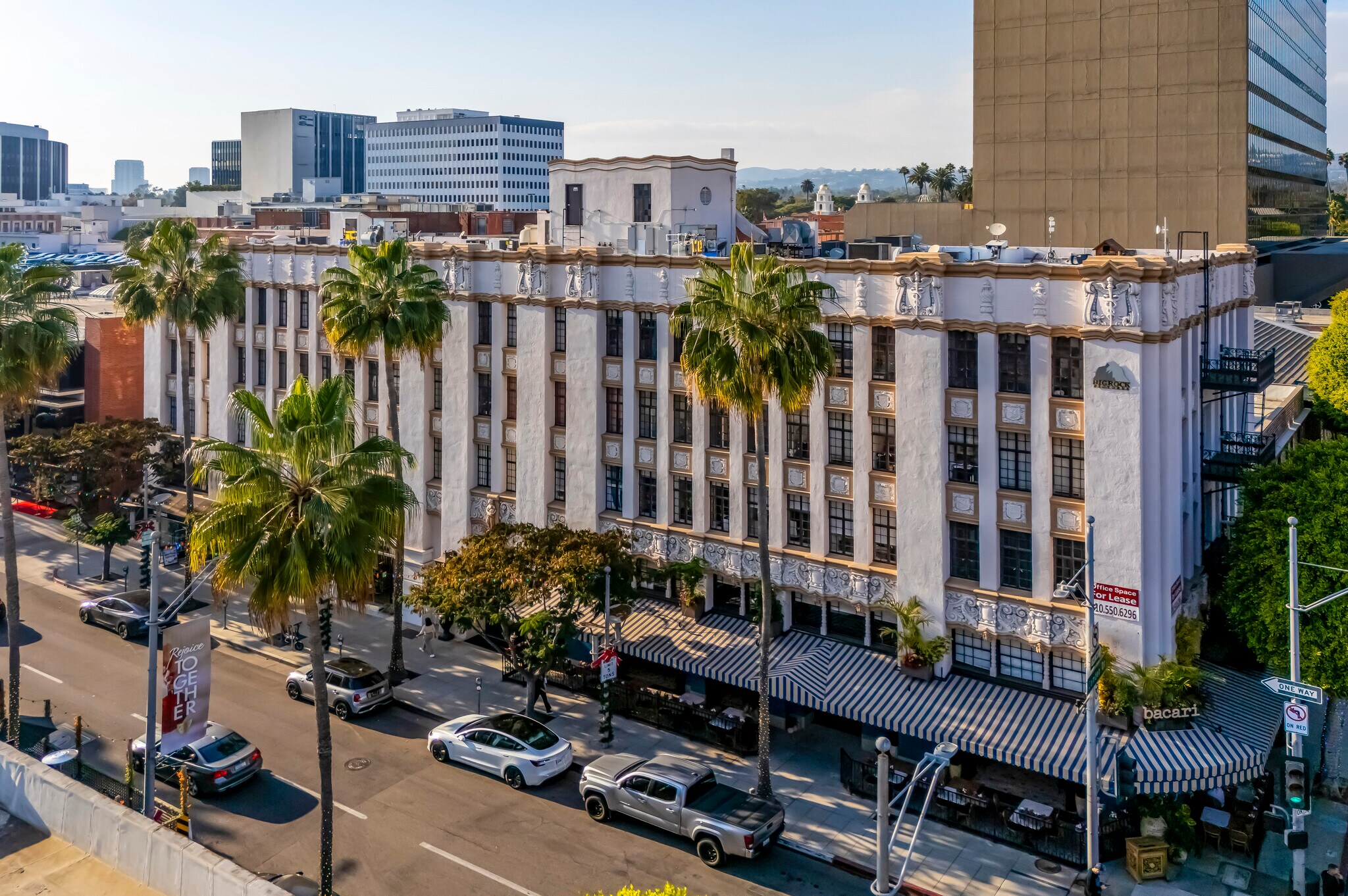 9615 Brighton Way, Beverly Hills, CA à louer Photo principale– Image 1 sur 11