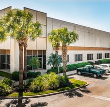 12600 Westlinks Dr, Fort Myers, FL à louer Photo de l’immeuble– Image 2 sur 5