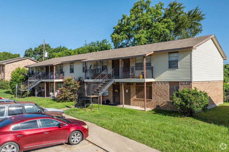 205 E Watson St, Willis, TX à vendre - Photo de l’immeuble – Image 3 sur 20