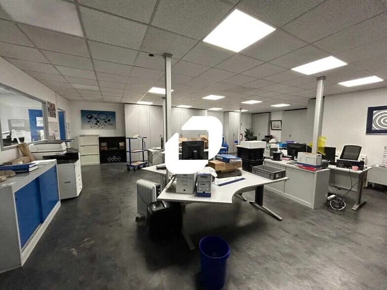 Bureau dans Vitry-sur-Seine à louer - Photo de l’immeuble – Image 2 sur 11