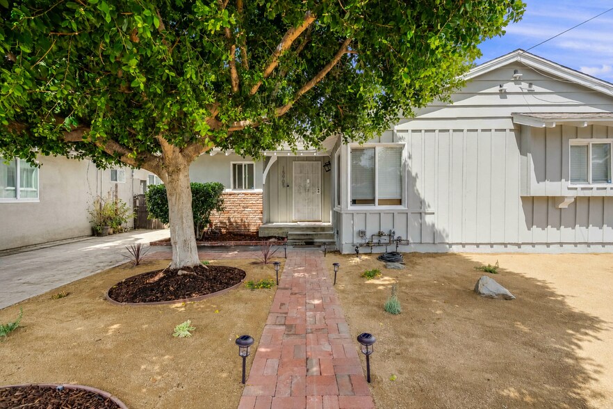 15907 Enadia Way, Van Nuys, CA à vendre - Photo de l’immeuble – Image 1 sur 44