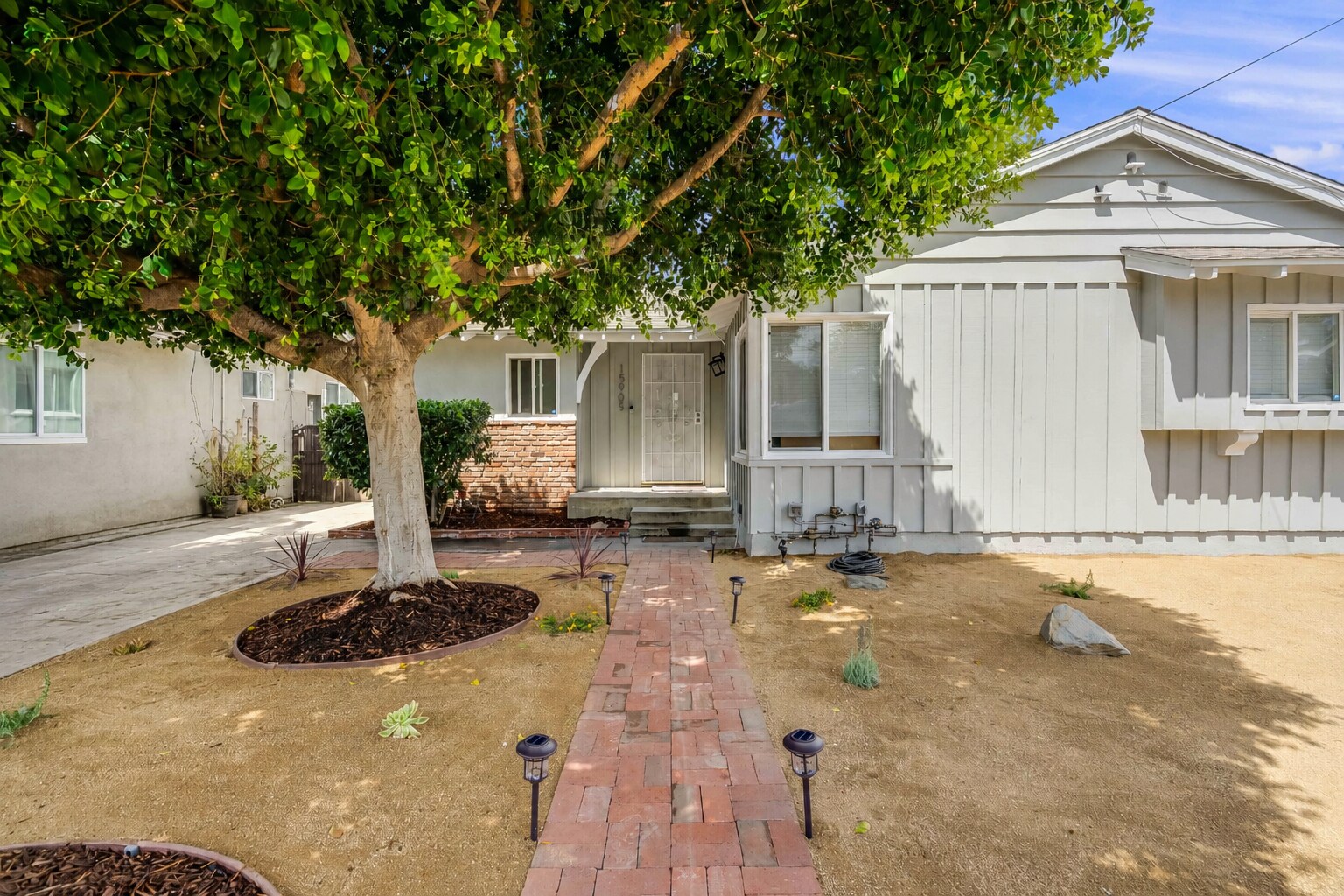 15907 Enadia Way, Van Nuys, CA à vendre Photo de l’immeuble– Image 1 sur 45