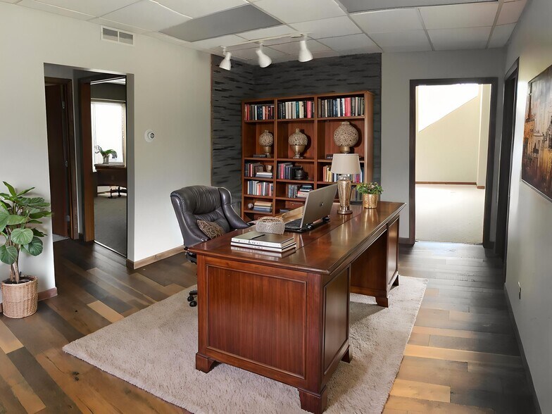 1617 Akron-Peninsula Rd, Akron, OH à louer - Photo de l’immeuble – Image 1 sur 3