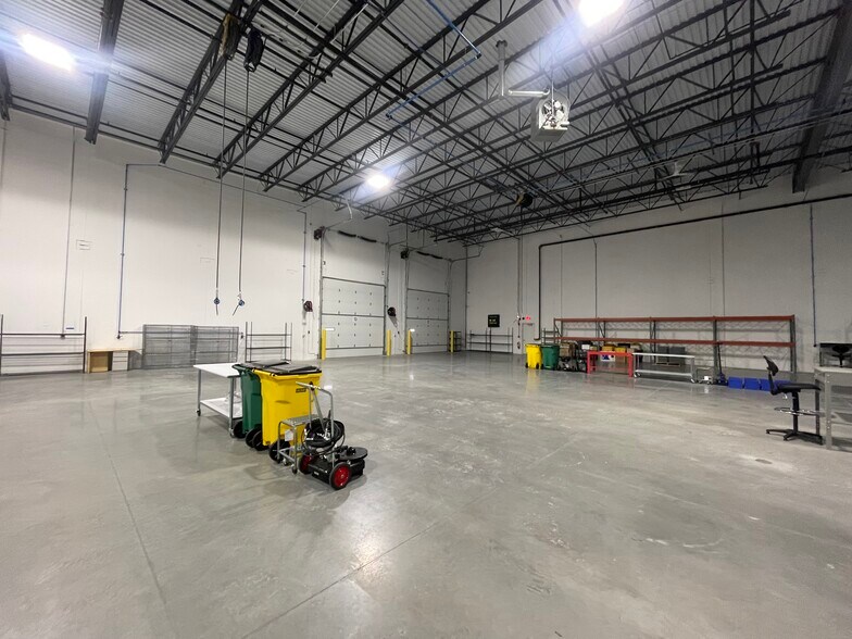 13400 FYH Dr, Huntley, IL à louer - Photo de l’immeuble – Image 3 sur 14