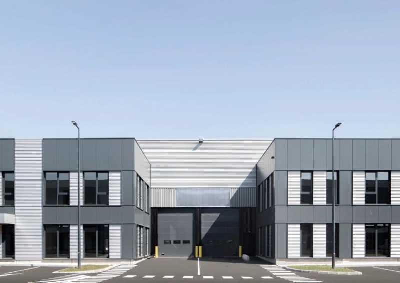 Local d’activités dans Le Bourget à louer - Photo de l’immeuble – Image 2 sur 5