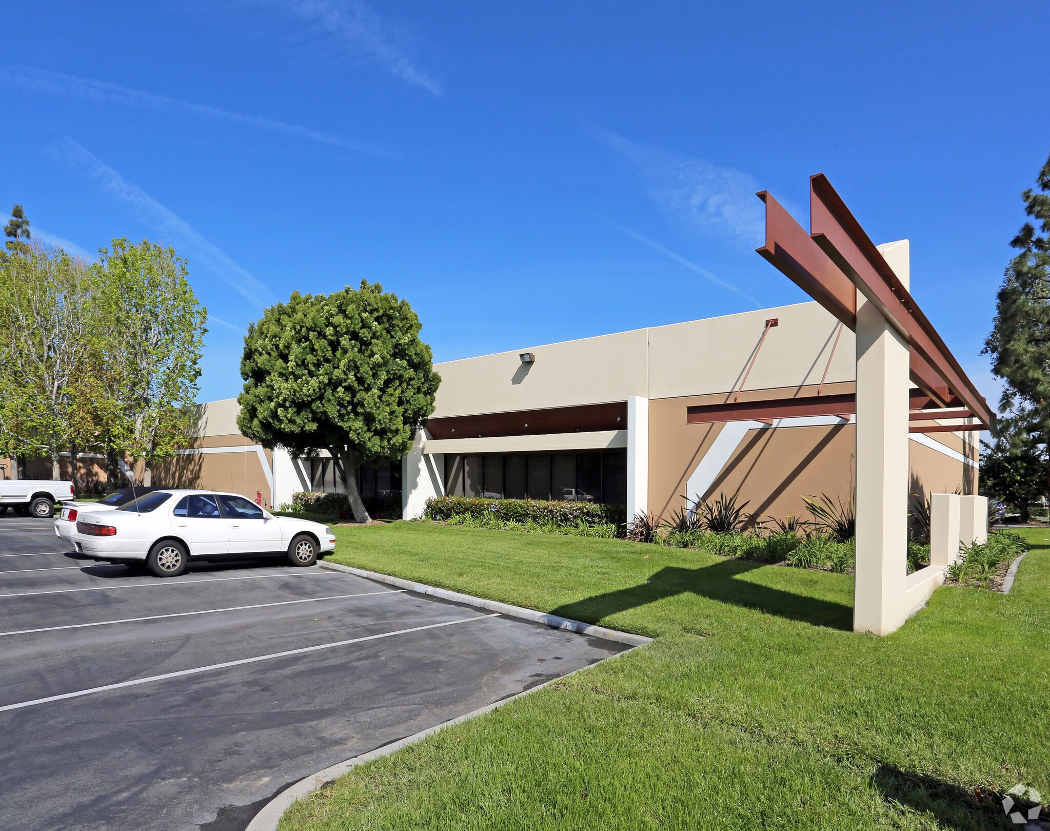 628 N Eckhoff St, Orange, CA à louer Photo principale– Image 1 sur 7