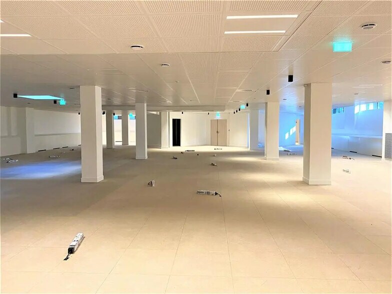 Bureau dans Neuilly-sur-Seine à louer - Photo de l’immeuble – Image 3 sur 9