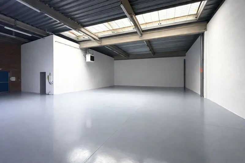 Local d’activités dans Chambly à louer - Photo de l’immeuble – Image 2 sur 6