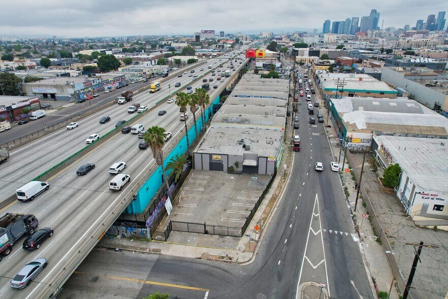 1374 E 16th St, Los Angeles, CA à vendre - Photo de l’immeuble – Image 3 sur 26