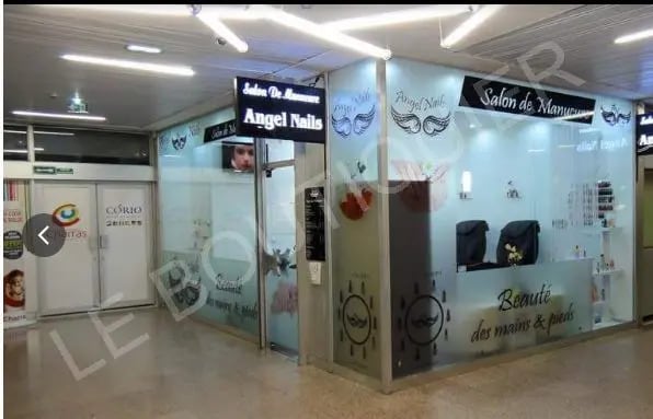 Local commercial dans Courbevoie à vendre - Photo de l’immeuble – Image 2 sur 4