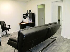 45 E Main St, Freehold, NJ à louer Photo intérieure– Image 2 sur 4