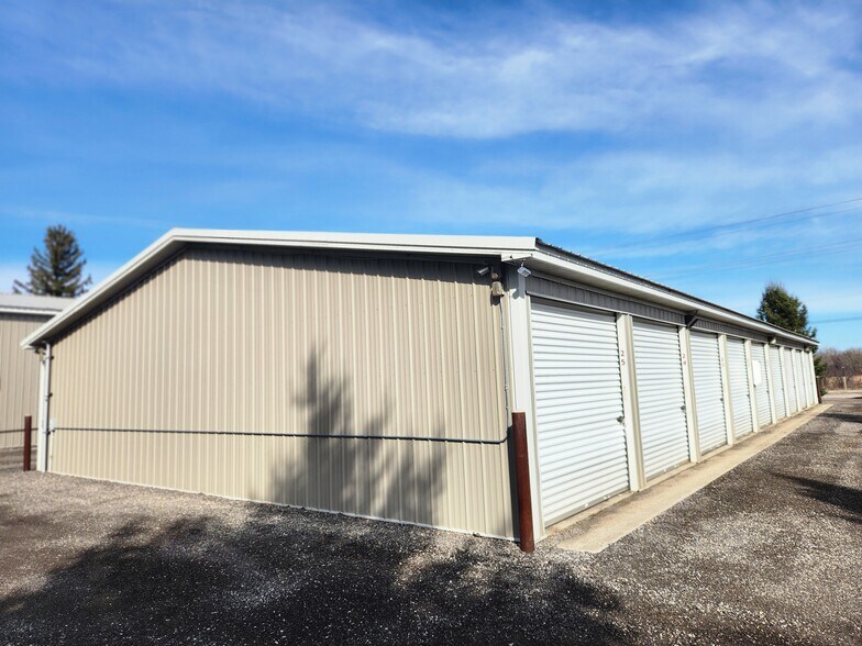 7579 Friendly Dr, Kewaskum, WI à vendre - Photo de l’immeuble – Image 3 sur 5