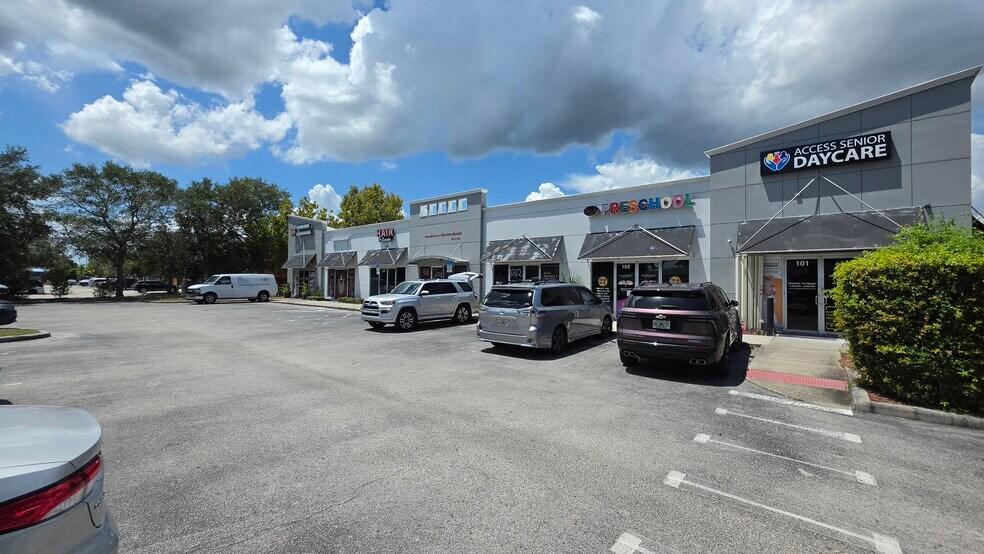 1901 S John Young Pky, Kissimmee, FL à louer - Photo de l’immeuble – Image 2 sur 12