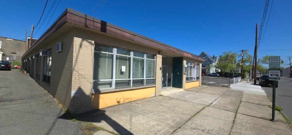 341 High St, Perth Amboy, NJ à vendre - Photo principale – Image 1 sur 1