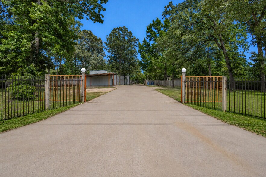 11003 Willis Waukegan Rd, Conroe, TX à vendre - Photo de l’immeuble – Image 1 sur 24