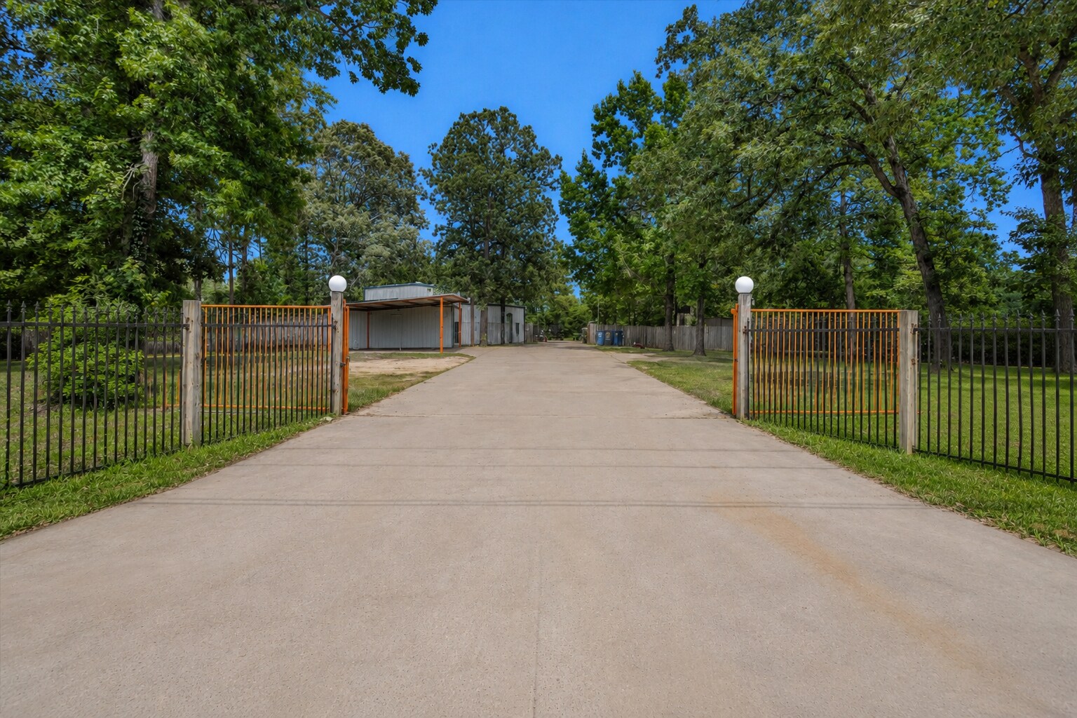 11003 Willis Waukegan Rd, Conroe, TX à vendre Photo de l’immeuble– Image 1 sur 25