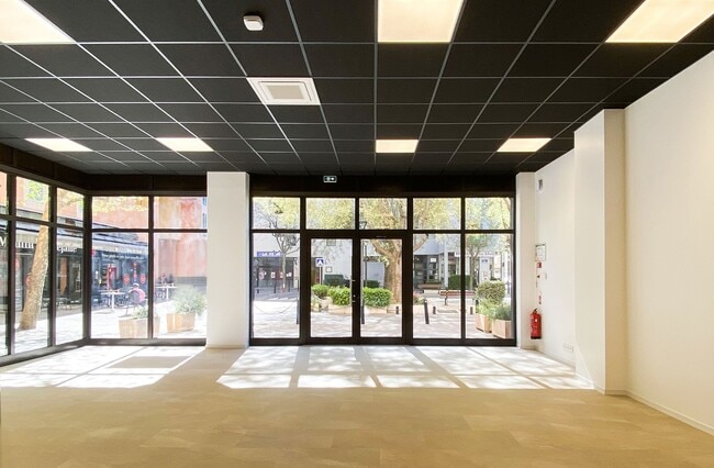 Plus de détails pour 3 place méjane, Valbonne - Bureau/Local commercial à louer