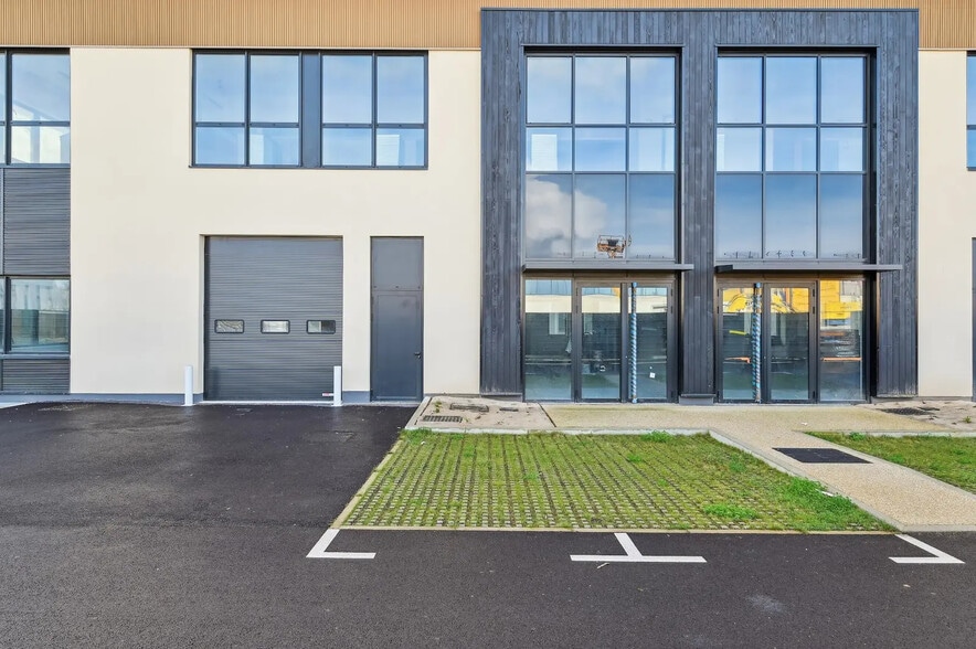 Local d’activités dans Nanterre à louer - Photo de l’immeuble – Image 2 sur 7