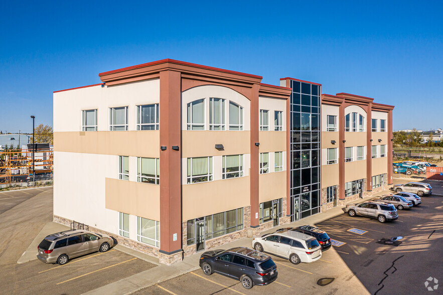 9488 51st Ave, Edmonton, AB à louer - Photo de l’immeuble – Image 1 sur 3