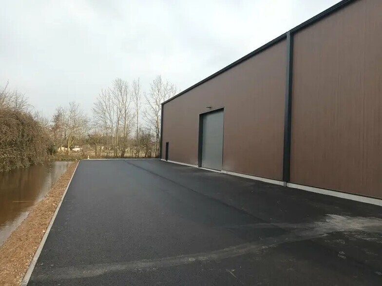 Industriel/Logistique dans Bourg-Achard à louer - Photo de l’immeuble – Image 1 sur 8