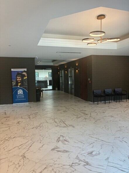 450 E John Carpenter Fwy, Irving, TX à louer - Photo de l’immeuble – Image 3 sur 44