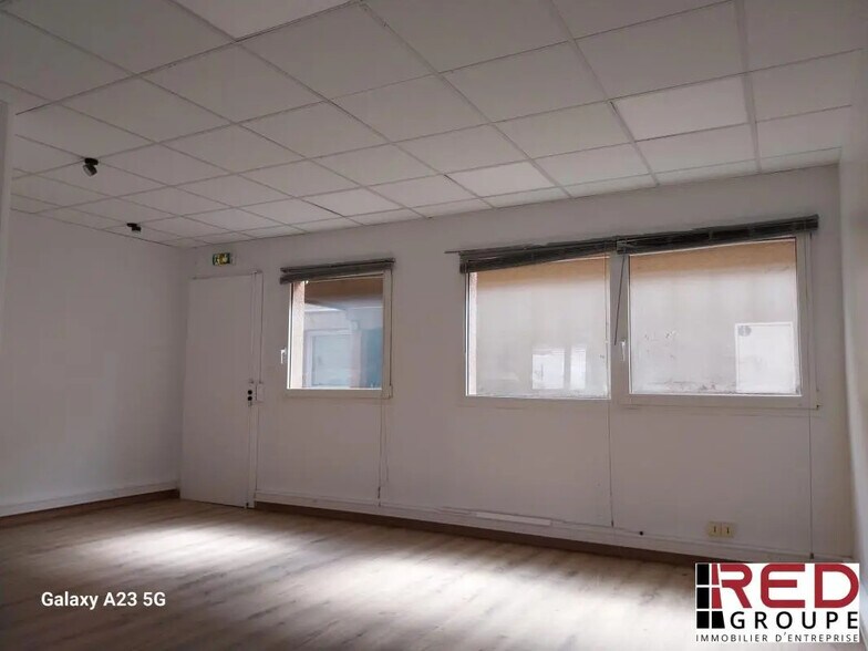 Bureau dans Vitrolles à louer - Photo de l’immeuble – Image 3 sur 6