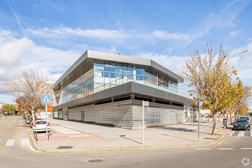 Avenida del Leguario, 49, Parla, Madrid à louer - Photo de l’immeuble – Image 2 sur 13
