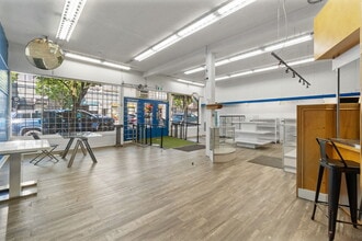 22344 Lougheed Hwy, Maple Ridge, BC à louer Photo intérieure– Image 2 sur 4