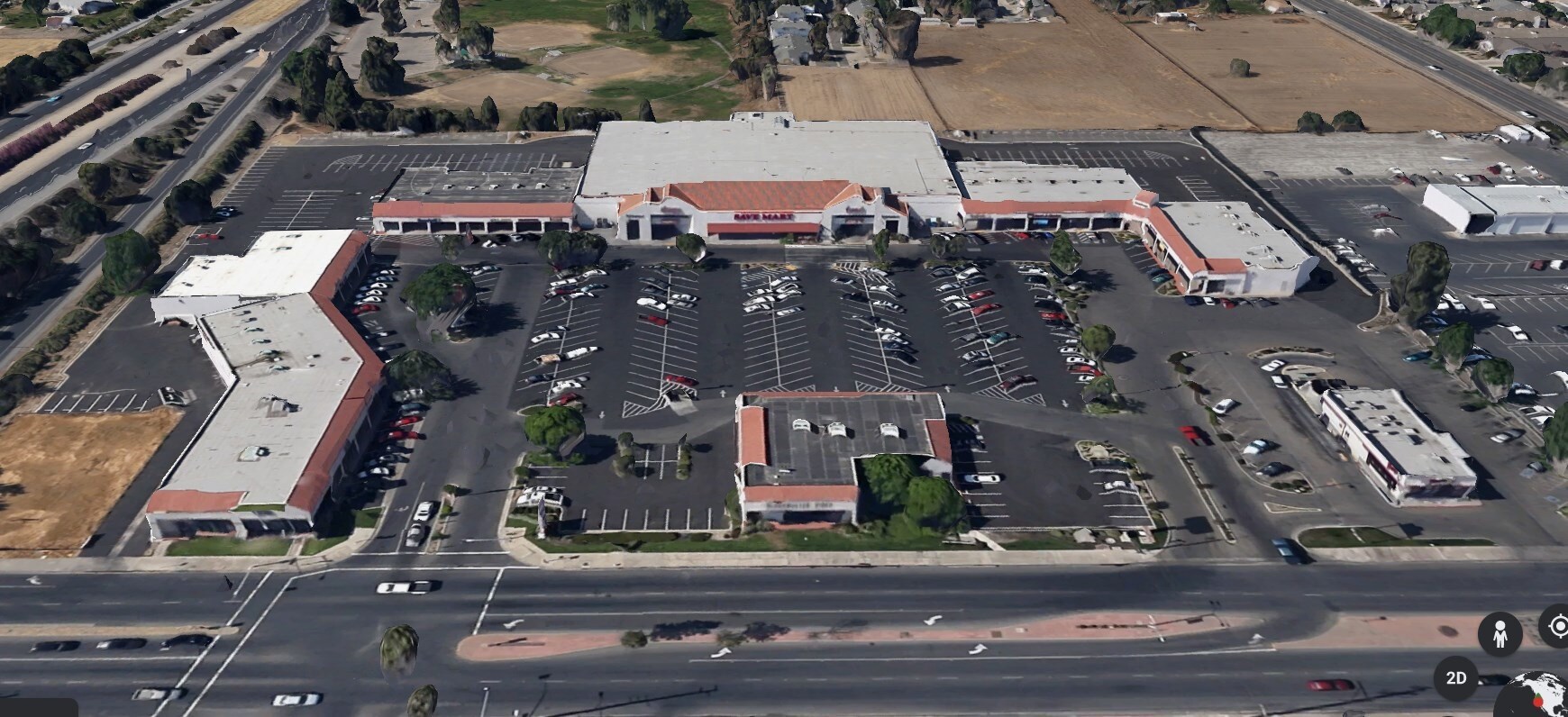 820-940 W Henderson Ave, Porterville, CA à louer Photo principale– Image 1 sur 7