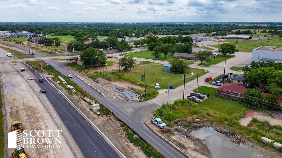 301 N Stemmons St, Sanger, TX à vendre - Photo de l’immeuble – Image 2 sur 5