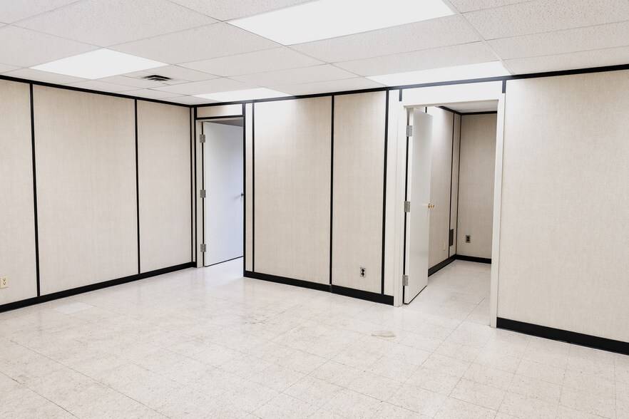 14 Bayswater Av, Ottawa, ON à louer - Photo de l’immeuble – Image 2 sur 5