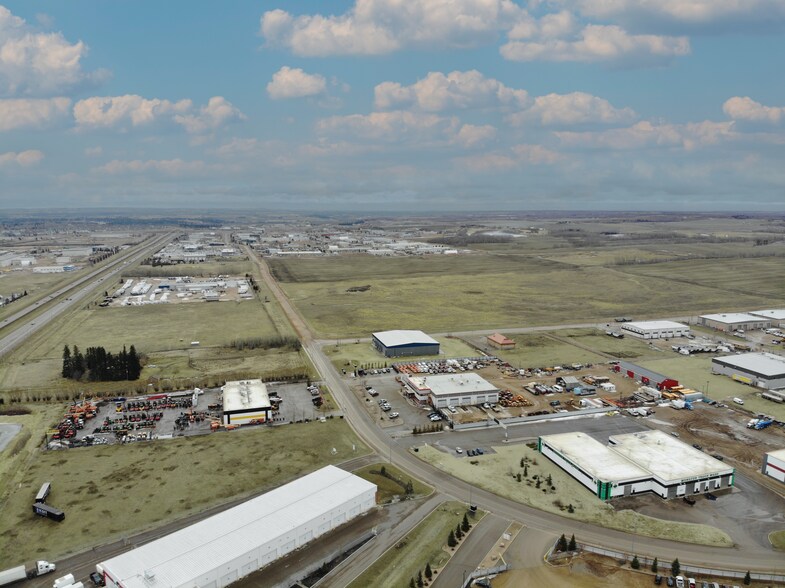 Queen Elizabeth II Hwy, Red Deer, AB à vendre - Aérien – Image 3 sur 5
