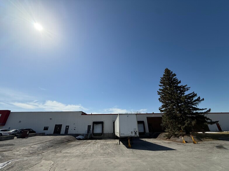 825 Boundary Rd, Cornwall, ON à louer - Photo de l’immeuble – Image 2 sur 3