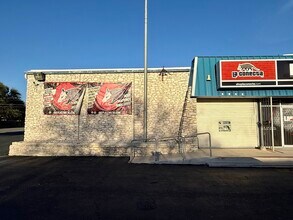 5607 Kenwick St, San Antonio, TX à louer Photo de l’immeuble– Image 1 sur 16