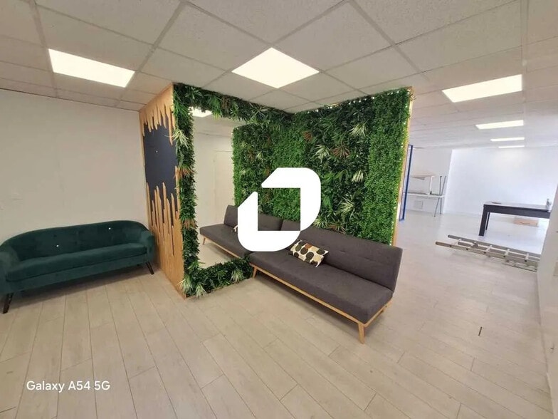 Bureau dans Garches à louer - Photo de l’immeuble – Image 3 sur 22