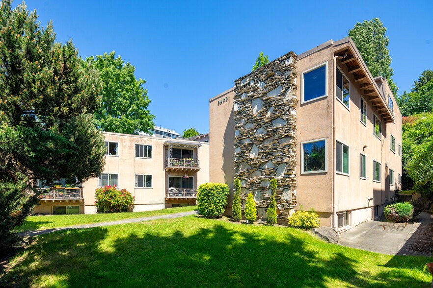 2222 Gilman Dr W, Seattle, WA à vendre - Photo de l’immeuble – Image 2 sur 15