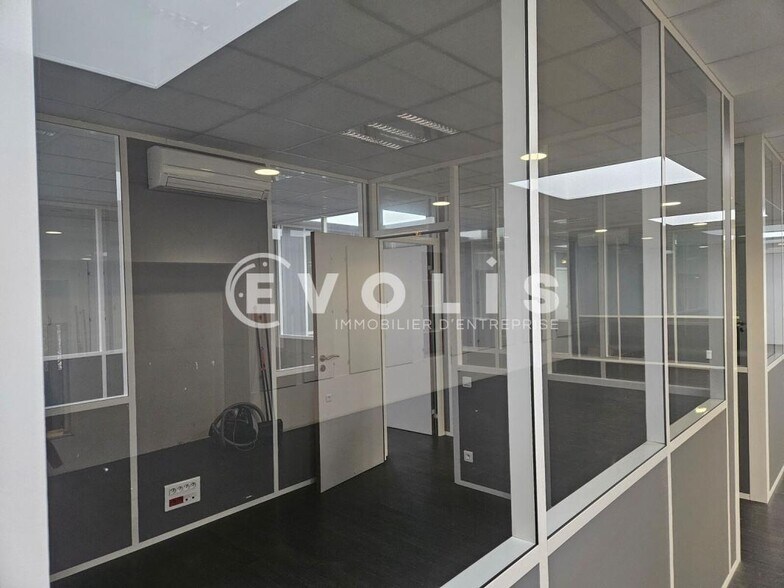 Local d’activités dans Palaiseau à louer - Photo intérieure – Image 2 sur 11