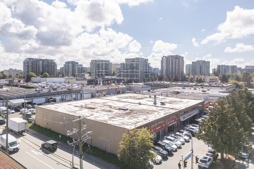 5700 Cedarbridge Way, Richmond, BC à louer - Photo de l’immeuble – Image 3 sur 4