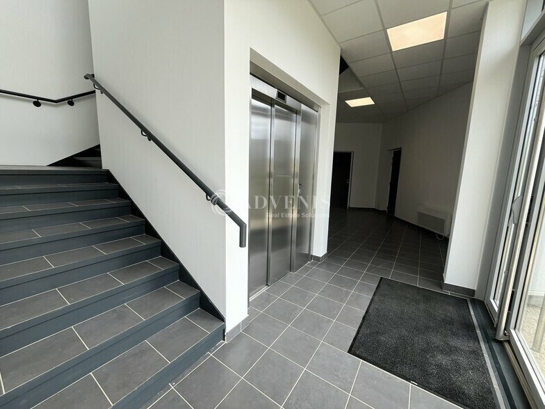 2 Avenue Du Noyer À La Malice, Louvres à vendre - Photo de l’immeuble – Image 2 sur 8