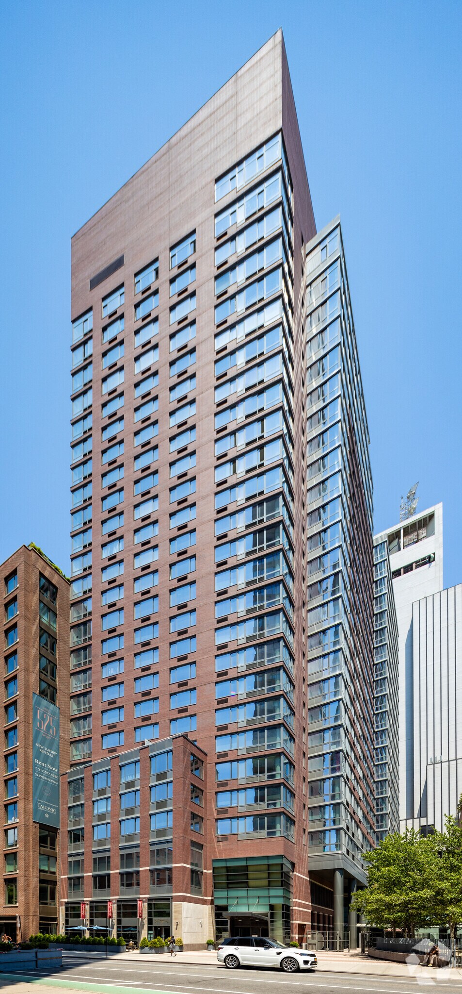 785 10th Ave, New York, NY à louer Photo principale– Image 1 sur 45