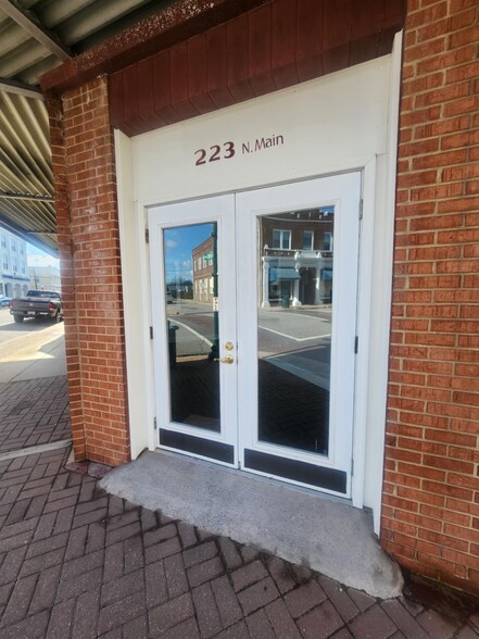 223 N Main St, Franklin, VA à louer - Photo de l’immeuble – Image 2 sur 26
