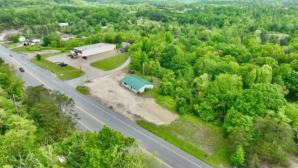 5590 Richmond Rd, Irvine, KY à vendre - Photo principale – Image 2 sur 31